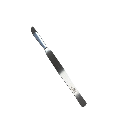 Scalpel REISZ PROFESSIONAL – סקלפל מקצועי רייס סקלפל קהה נוח לעבודת הפדיקוריסט/ית. מיועד להסרת עור מומס לאחר הטיפול. עשוי פלדת אל-חלד המאפשרת חיטוי יסודי בסיום כל טיפול.